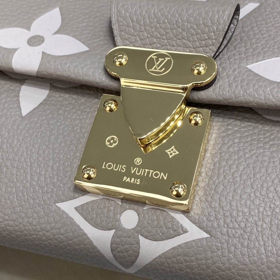 Louis Vuitton FAVORITE Monogram Shoudler Bag  M45836 Dove/Cream